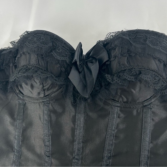 Vintage Daisy Black Corset - Picture 3 of 6